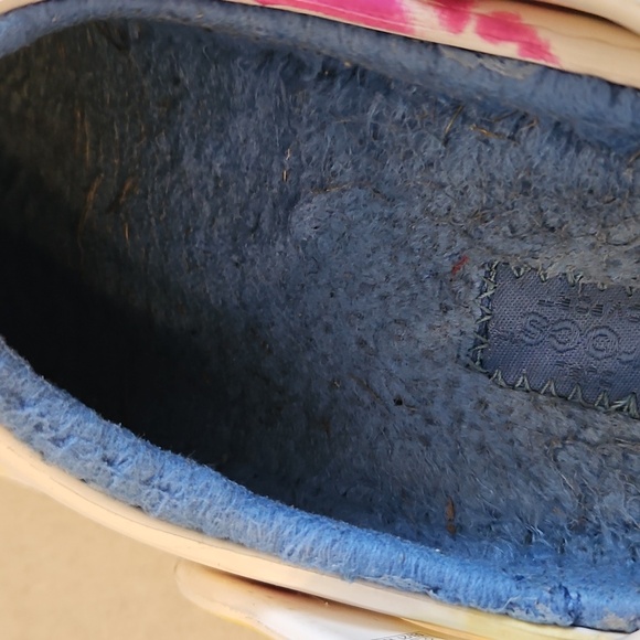 Tie Dye Lined Crocs - Picture 6 of 12